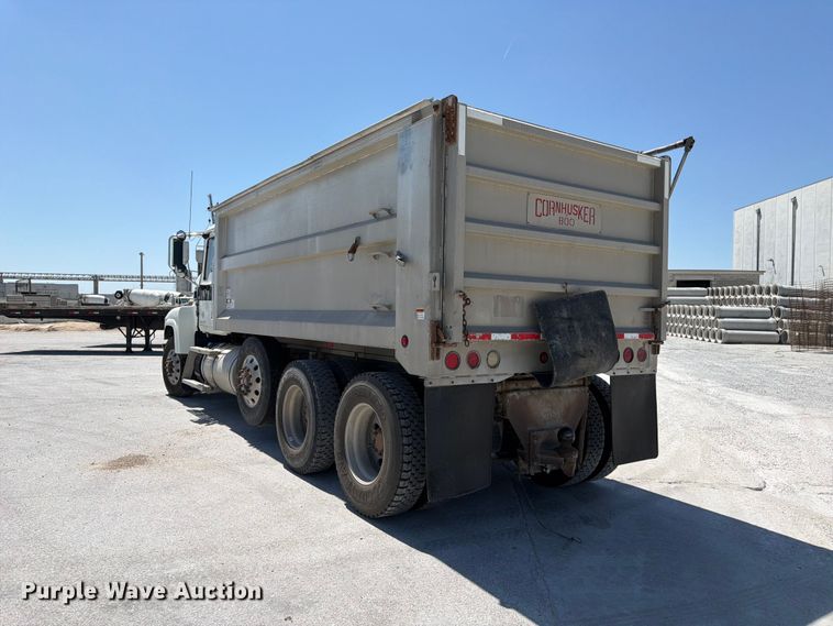 image for item DN6648 2016 Mack Pinnacle CHU613 dump truck
