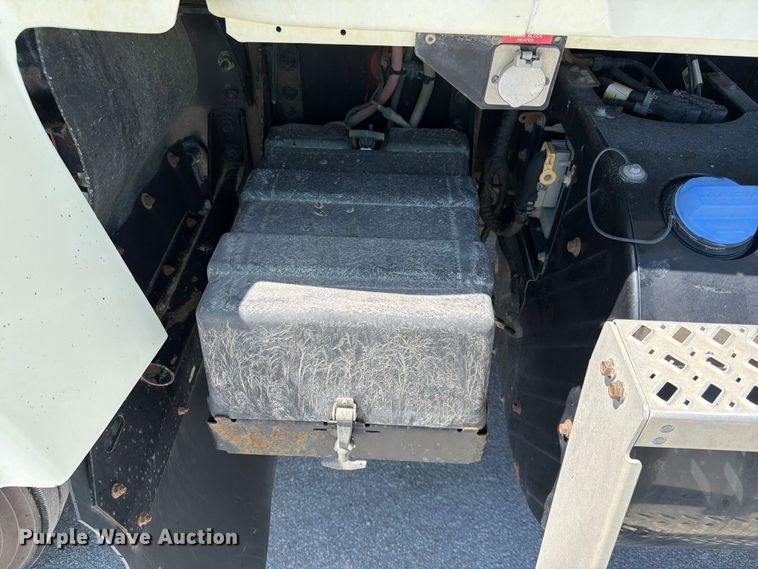 image for item DN6648 2016 Mack Pinnacle CHU613 dump truck