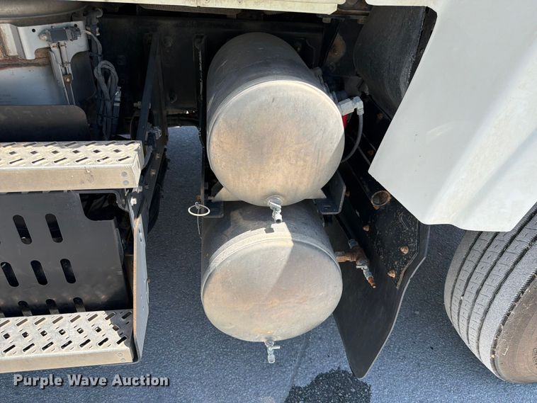 image for item DN6648 2016 Mack Pinnacle CHU613 dump truck