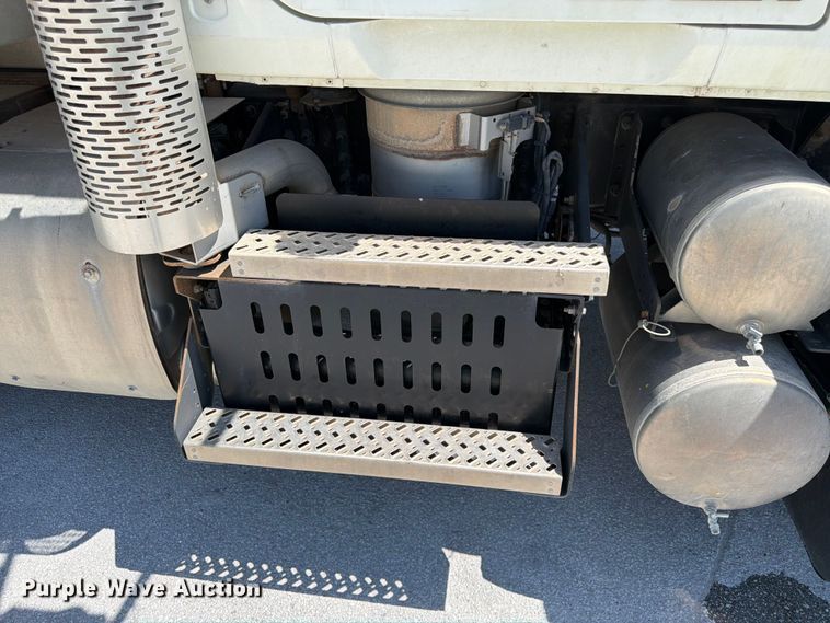 image for item DN6648 2016 Mack Pinnacle CHU613 dump truck