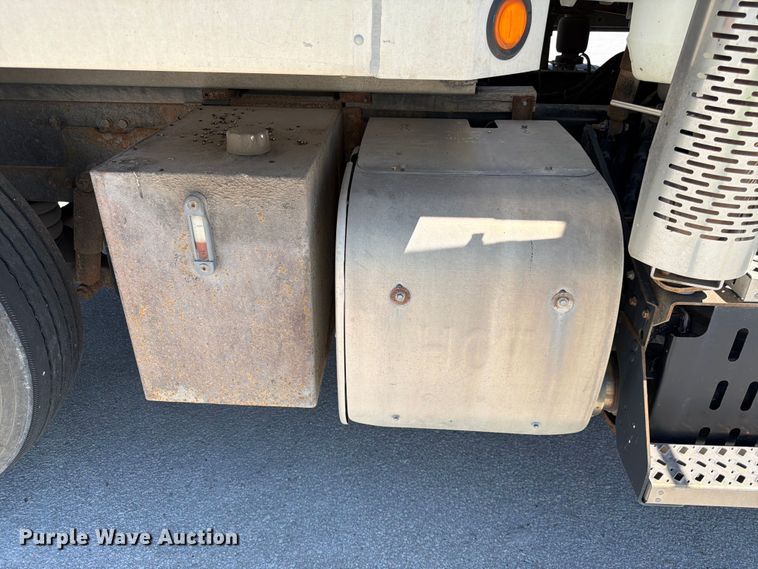 image for item DN6648 2016 Mack Pinnacle CHU613 dump truck