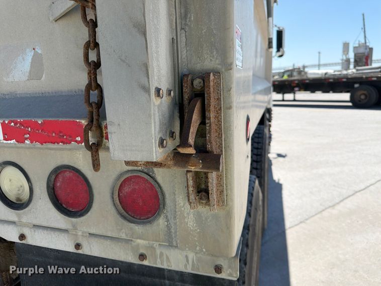 image for item DN6648 2016 Mack Pinnacle CHU613 dump truck
