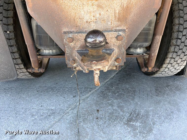 image for item DN6648 2016 Mack Pinnacle CHU613 dump truck
