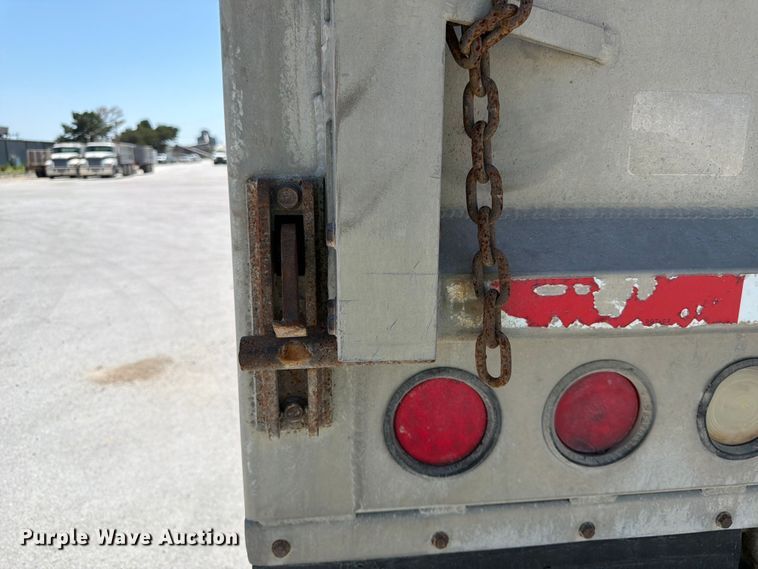 image for item DN6648 2016 Mack Pinnacle CHU613 dump truck