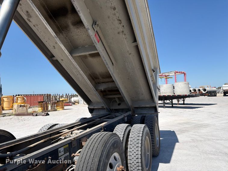 image for item DN6648 2016 Mack Pinnacle CHU613 dump truck
