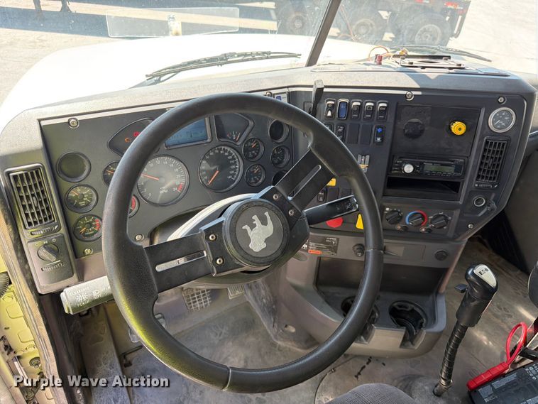 image for item DN6648 2016 Mack Pinnacle CHU613 dump truck
