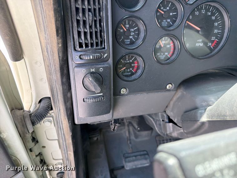 image for item DN6648 2016 Mack Pinnacle CHU613 dump truck