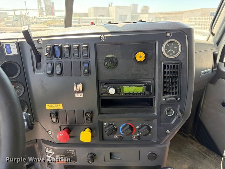 image for item DN6648 2016 Mack Pinnacle CHU613 dump truck