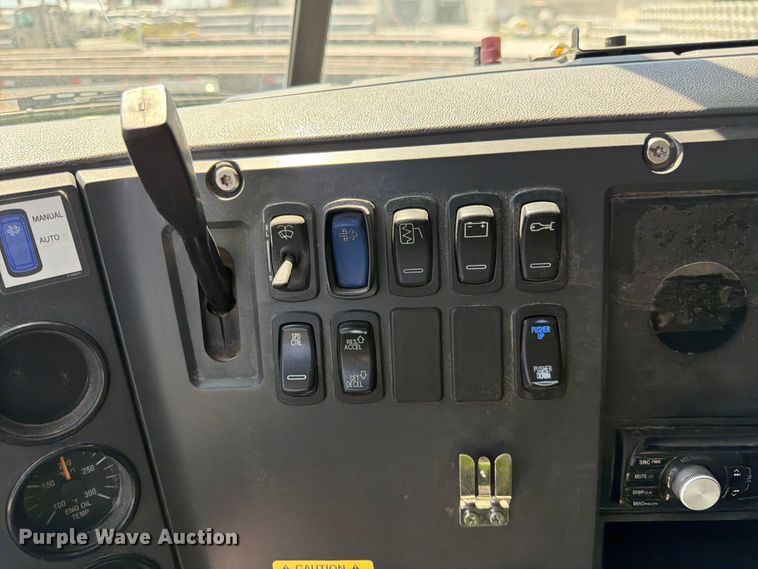 image for item DN6648 2016 Mack Pinnacle CHU613 dump truck