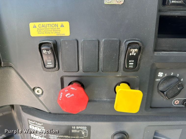 image for item DN6648 2016 Mack Pinnacle CHU613 dump truck