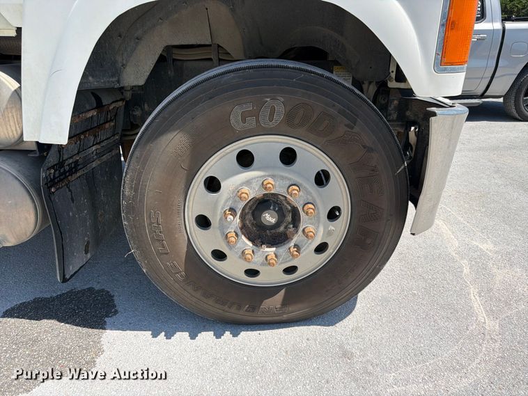 image for item DN6648 2016 Mack Pinnacle CHU613 dump truck