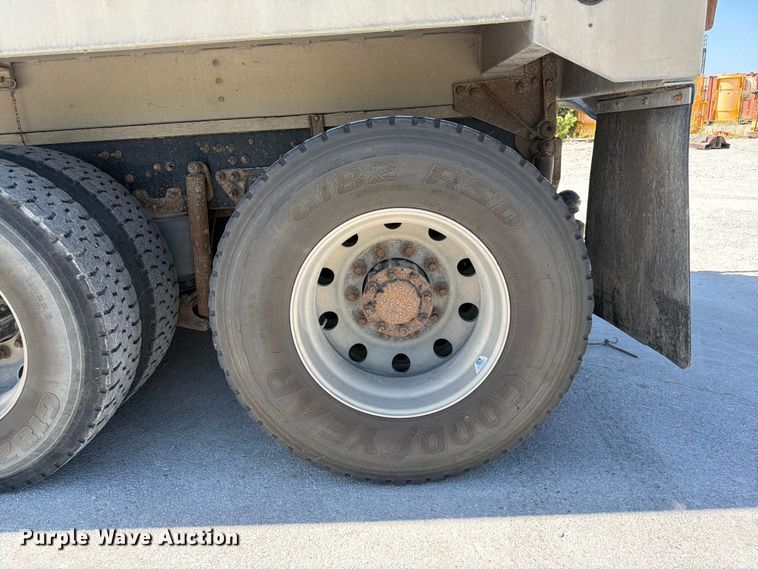 image for item DN6648 2016 Mack Pinnacle CHU613 dump truck