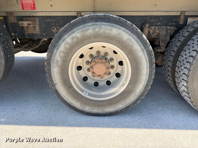 image for item DN6648 2016 Mack Pinnacle CHU613 dump truck