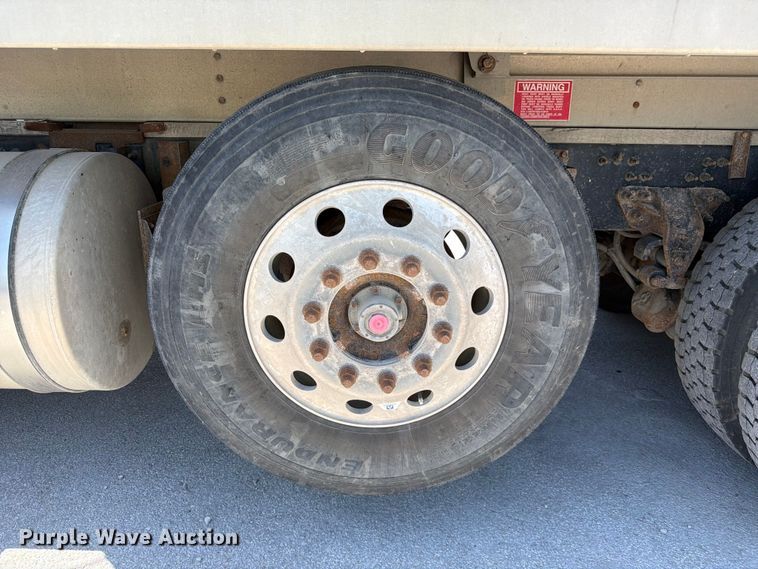 image for item DN6648 2016 Mack Pinnacle CHU613 dump truck
