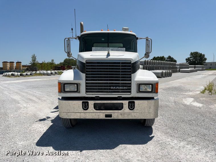 image for item DN6651 2012 Mack Pinnacle CHU613 dump truck