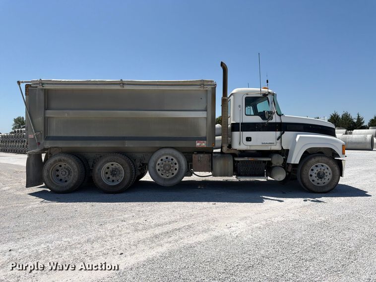 image for item DN6651 2012 Mack Pinnacle CHU613 dump truck