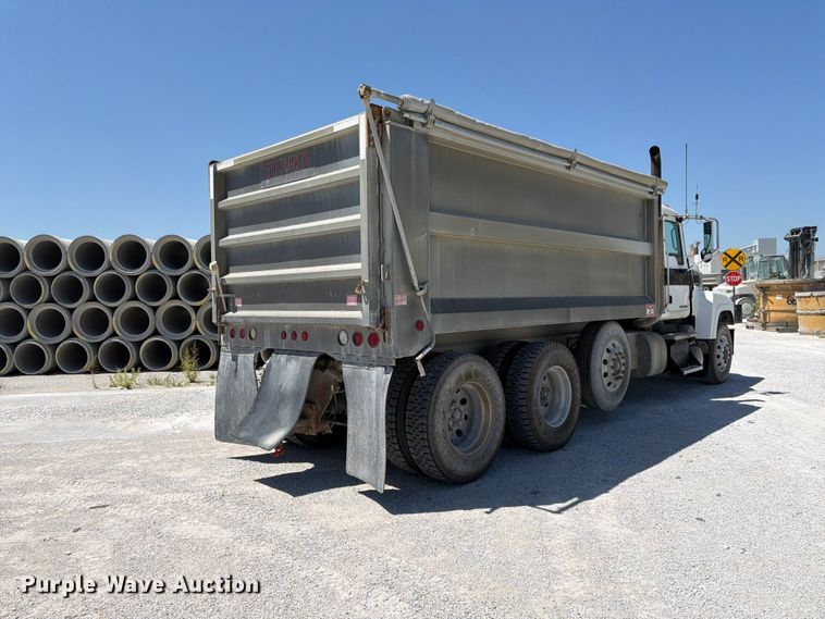 image for item DN6651 2012 Mack Pinnacle CHU613 dump truck