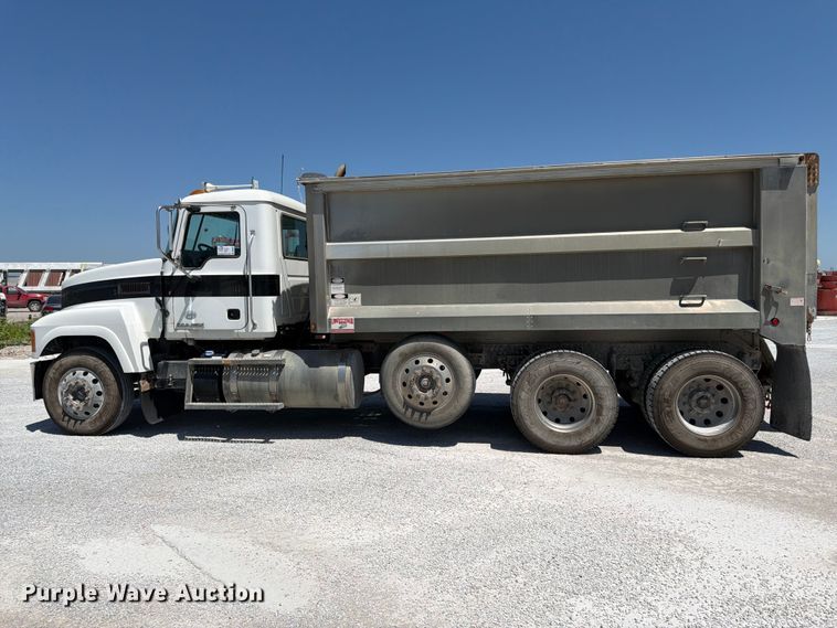 image for item DN6651 2012 Mack Pinnacle CHU613 dump truck