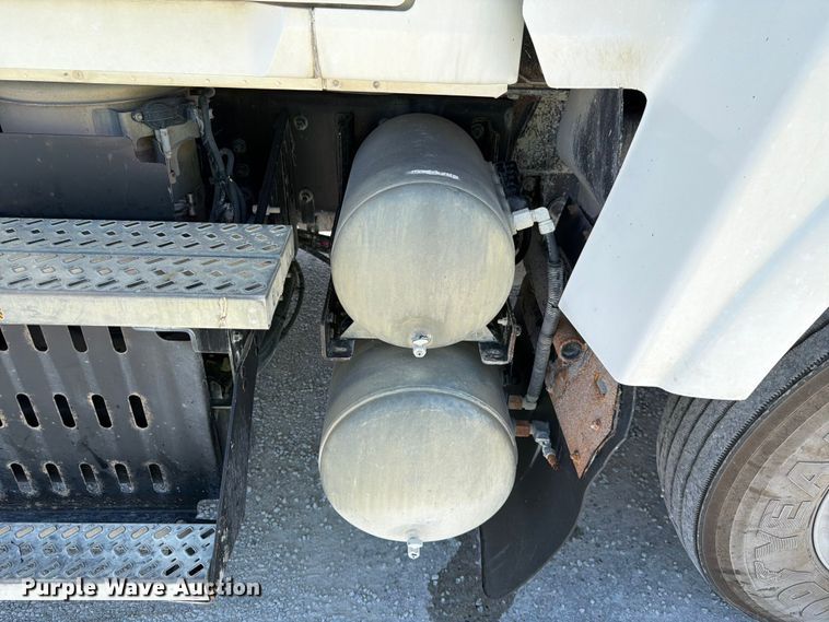 image for item DN6651 2012 Mack Pinnacle CHU613 dump truck