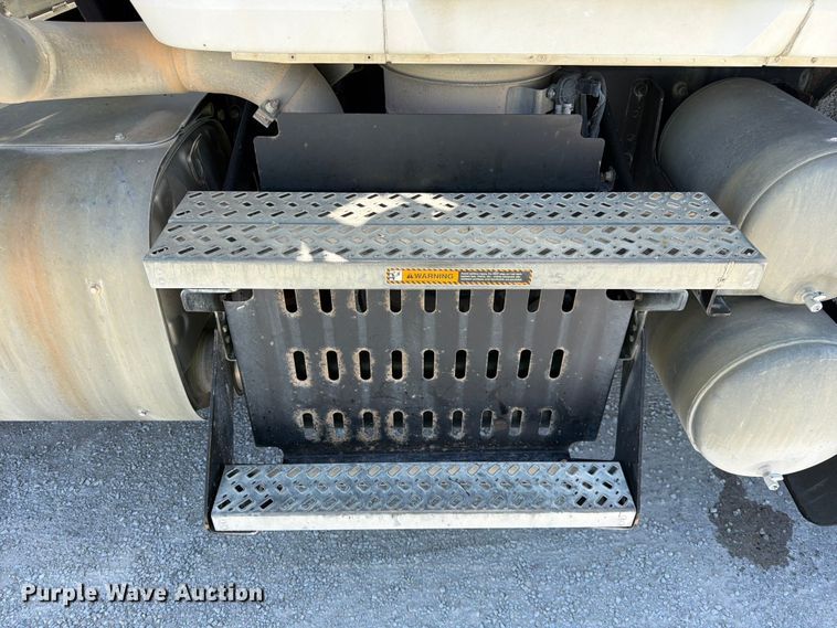 image for item DN6651 2012 Mack Pinnacle CHU613 dump truck