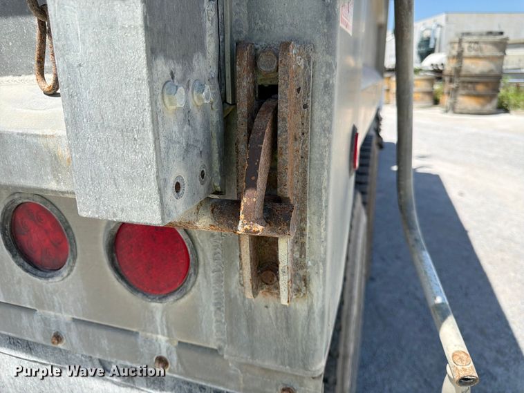 image for item DN6651 2012 Mack Pinnacle CHU613 dump truck