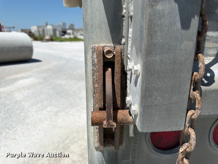 image for item DN6651 2012 Mack Pinnacle CHU613 dump truck