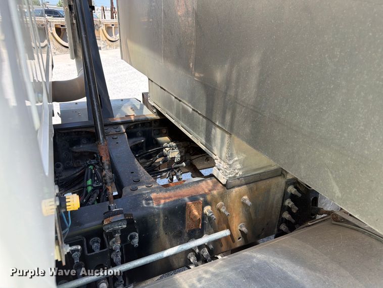 image for item DN6651 2012 Mack Pinnacle CHU613 dump truck