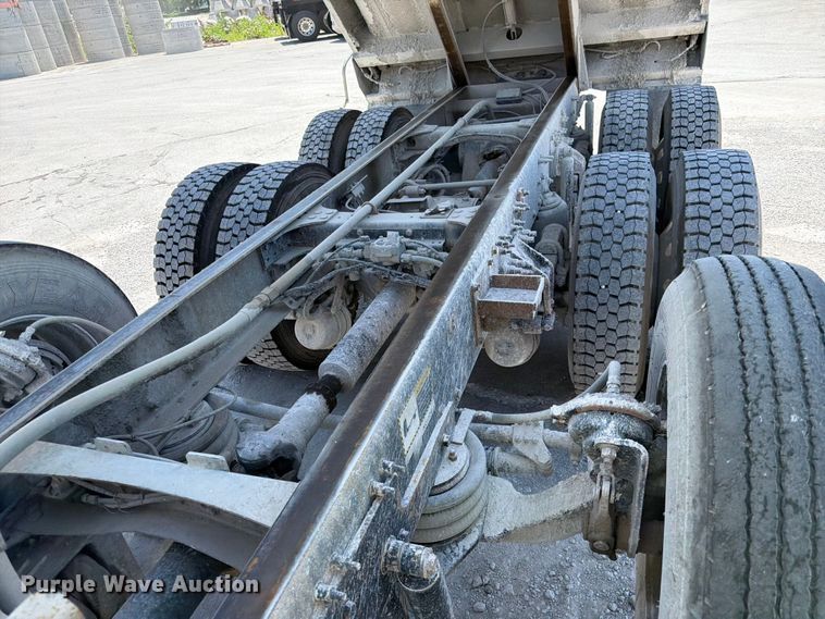 image for item DN6651 2012 Mack Pinnacle CHU613 dump truck