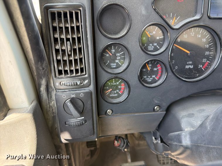 image for item DN6651 2012 Mack Pinnacle CHU613 dump truck