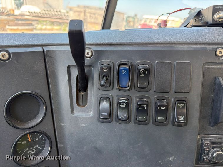 image for item DN6651 2012 Mack Pinnacle CHU613 dump truck