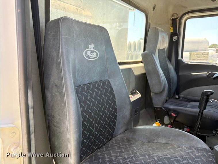 image for item DN6651 2012 Mack Pinnacle CHU613 dump truck