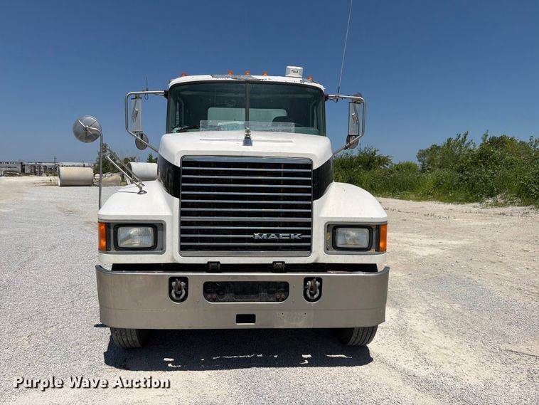 image for item DN6653 2013 Mack CHU613 dump truck