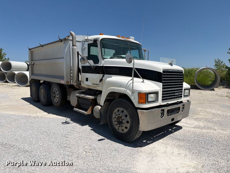 image for item DN6653 2013 Mack CHU613 dump truck