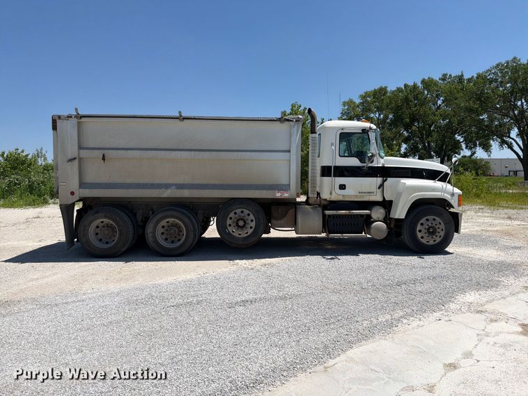 image for item DN6653 2013 Mack CHU613 dump truck