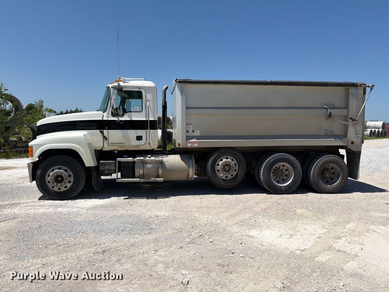 image for item DN6653 2013 Mack CHU613 dump truck
