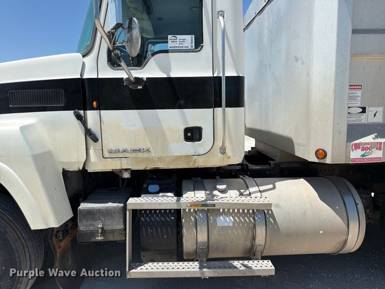 image for item DN6653 2013 Mack CHU613 dump truck