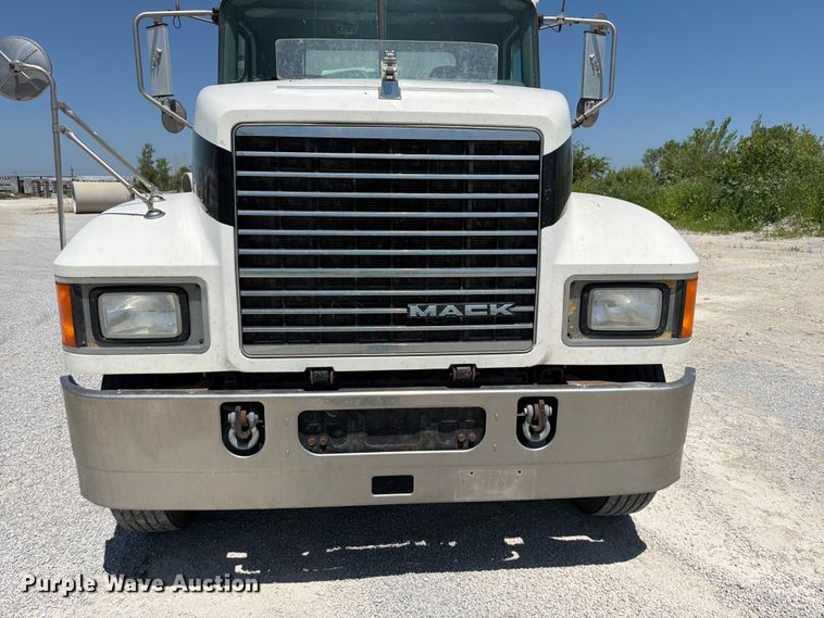 image for item DN6653 2013 Mack CHU613 dump truck
