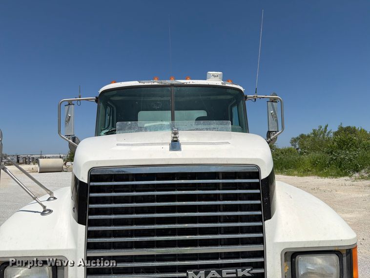 image for item DN6653 2013 Mack CHU613 dump truck