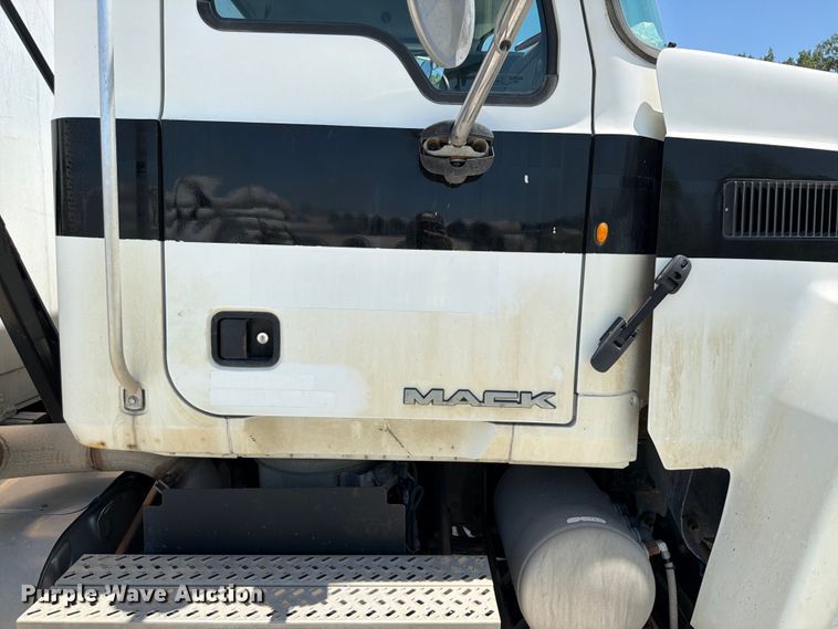 image for item DN6653 2013 Mack CHU613 dump truck