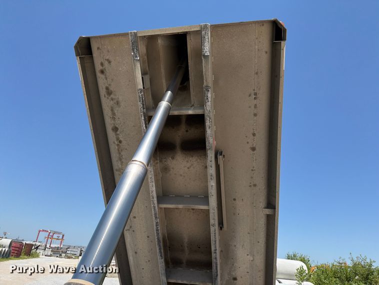 image for item DN6653 2013 Mack CHU613 dump truck