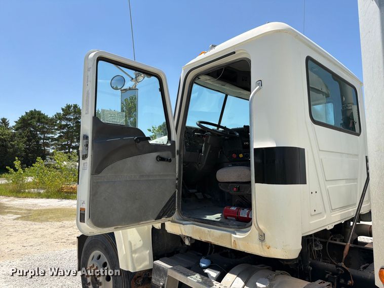 image for item DN6653 2013 Mack CHU613 dump truck