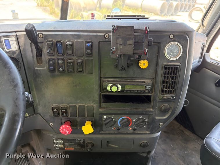 image for item DN6653 2013 Mack CHU613 dump truck