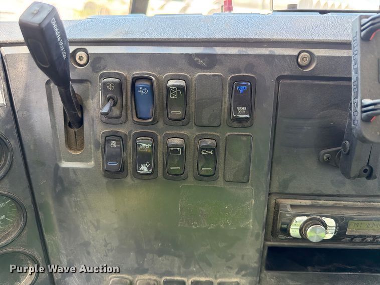 image for item DN6653 2013 Mack CHU613 dump truck