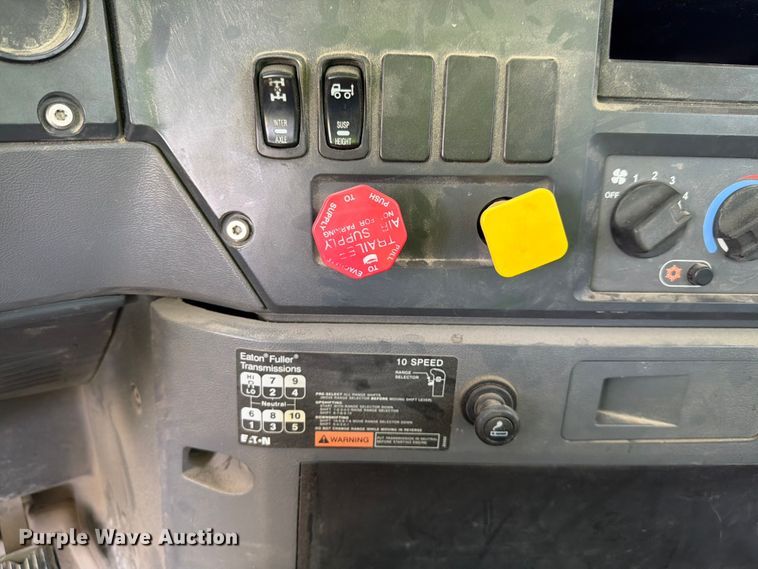 image for item DN6653 2013 Mack CHU613 dump truck