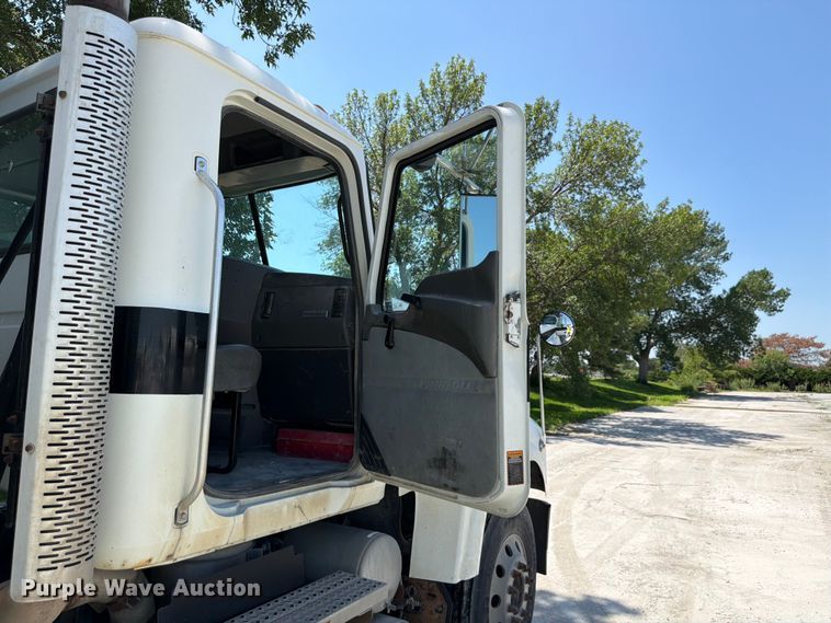 image for item DN6653 2013 Mack CHU613 dump truck