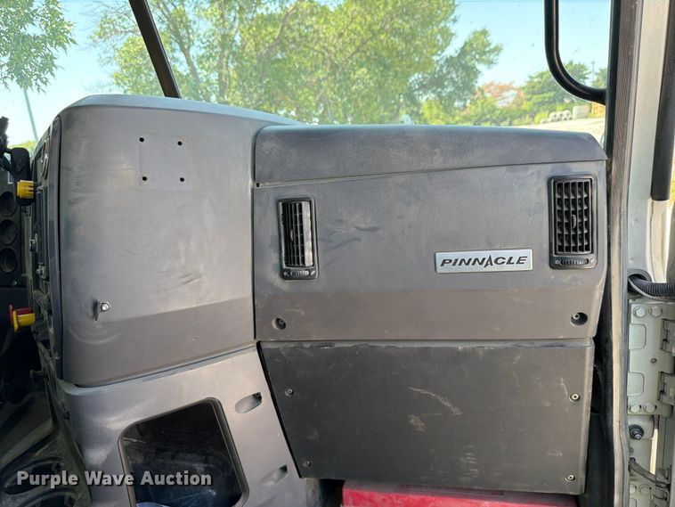 image for item DN6653 2013 Mack CHU613 dump truck