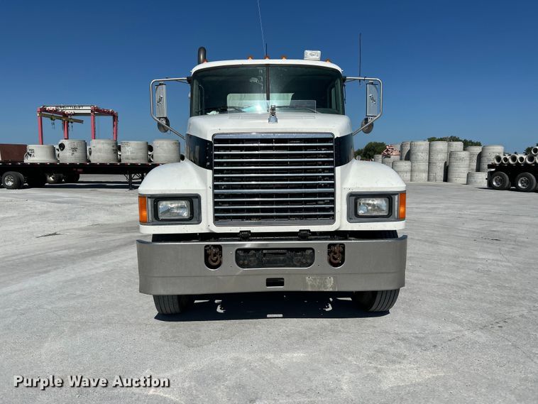 image for item DN6657 2009 Mack Pinnacle CHU613 dump truck