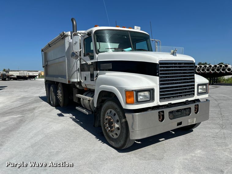 image for item DN6657 2009 Mack Pinnacle CHU613 dump truck