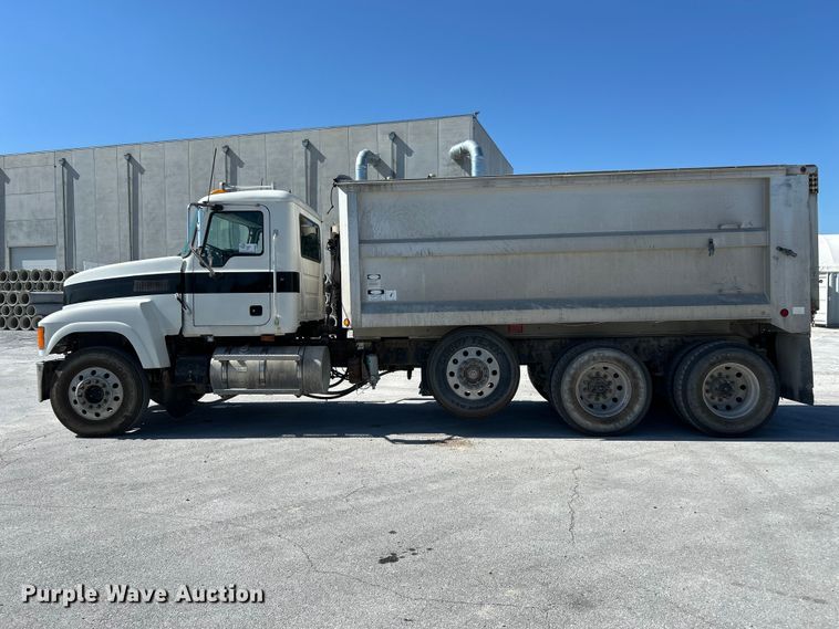 image for item DN6657 2009 Mack Pinnacle CHU613 dump truck