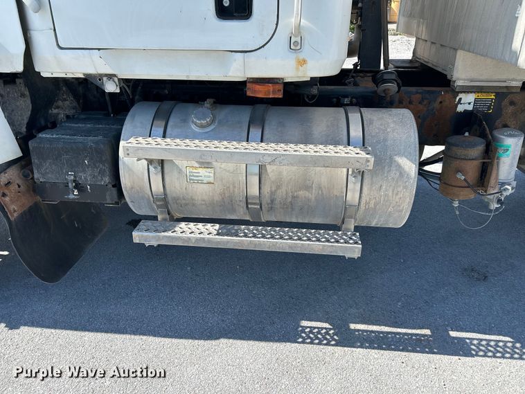 image for item DN6657 2009 Mack Pinnacle CHU613 dump truck